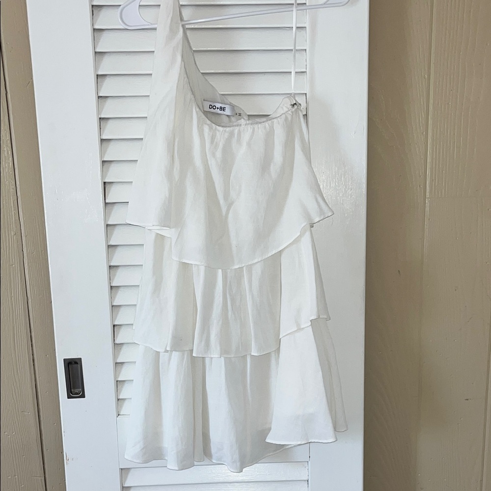 DO+BE White One-Shoulder Tiered Ruffle Dress